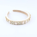Diadema barroca vintage con cristallen brillantes y opalos blancos sobre base color crema - crema