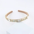 Cerchietto imbottito di lusso con strass, perle e fiori su base bianca minimalista - Stile Perla Bianco Sporco (C)