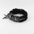 Elegante diadema de piel sintética negra con flores de strass y borlas de cuentas - Negro