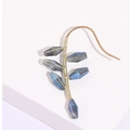 Boucle d'oreille crochet en or 14K avec perles de cristal bleu foncé en forme de feuille - Bleu (Seul crochet d'oreille)