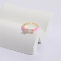 Anillo ajustable bañado en oro de 14K con esmalte rosa y circón en soporte de piedra - Abierto Ajustable / Rosa