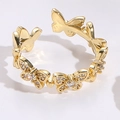 Makroaufnahme Goldener Schmetterlingsring mit Mikropavé-Zirkonia und offenem Design - Schmetterlings-Zirkon-Stil (JZ0085)