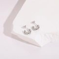 Orecchini a forma di C in argento con opale intarsiato e pietre di zircone lucide - Argento