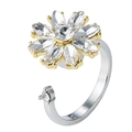 Detail of adjustable flower ring with marquise zircon petals and gold-plated setting - Adjustable Open / Marquise Glass Flower Style / Marquise Glass Flower Gold Tone