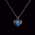 Collana a cuore luminosa con incisione Mom in argento e perla blu che brilla al buio - Blu
