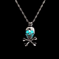 Gothic schedel hanger ketting met lichtgevende blauwe gloed in het donker op zwart - Lichtblauwe Gloed