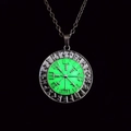 Leuchtende Wikinger Vegvisir Kompass Kette mit glühenden nordischen Runen Details - Grün