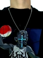 Detalle del collar cruz hip hop con serpiente luminosa azul para hombres a la moda - Luz Azul
