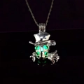 Gedetailleerde weergave van een lichtgevende Halloween schedelketting groen licht. - Groen