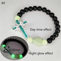 Comparaison détaillée du bracelet croix montrant les effets de jour et de lueur nocturne - Argent Vert Paon Strass Lueur Verte (6#)
