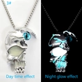 Comparación detallada del collar de calavera que muestra efecto luminoso de noche - 3# Azul Verde Luminoso