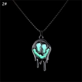 Detailansicht des schwarzen tropfenden Smiley-Anhängers mit grünem Glow-in-the-Dark-Effekt - 2# Grün Leuchtend