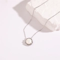 Elegante collana con pendente in perla ovale geometrica e dettagli in zircone su pietra - Ciondolo Ovale Geometrico (XL0186) / Argento