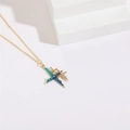 Dettaglio della collana a stella dorata con smalto sfumato blu e intarsio di zirconi - Stile Stella a Croce (XL2052)