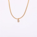 Dettaglio della collana a catena serpente dorata con pendente numero nove in zirconi - Numero 9 (Placcato Oro 14K)