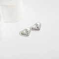 Pendientes de corazón roto en plata pulida con diseño minimalista y cierre de presión - Plateado
