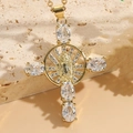 Collar religioso de cruz chapado en oro 14K con circonitas y emblema de la Virgen María - Circonita Blanca