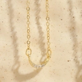 Collar de oro con colgante de luna y circonitas cúbicas en una cadena delicada - Estilo de Luna Creciente Circonia (XL0180)
