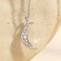 Collar luna de plata con piedra de ópalo blanco y detalles de estrellas de circón - Estilo de Ópalo Estrella Luna Creciente Color Oro Blanco (XL0185)