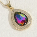 Collana bohémien con gemma iridescente a goccia e alone di zirconi con finitura in oro 14K - Zirconia Colorata