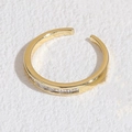 Verstellbarer vergoldeter Ring mit quadratischen Zirkonia Steinen in Kanalfassung Look - Quadratische Zirkonia (JZ0237) - Gold