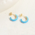 Schicke 14K vergoldete C-Form Ohrringe mit hellblauem Emaille und Bambus-Design - Blau