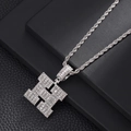 Vue macro du pendentif lettre H hip hop argenté avec zircons brillants sur chaîne - Argent (Style H)