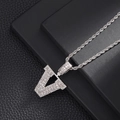 Détail du pendentif lettre V en argent serti de zircones avec chaîne torsadée hip-hop - Argent (Style V)