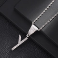 Detailopname van hiphop letter Y hanger met pavé gezette zirkonia aan een touwketting - Letter Y (Zilver) / 20 inch Touwketting