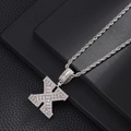 Gros plan du pendentif Hip Hop lettre X en argent serti de zircons carrés et ronds brillants - Argent (Style X)