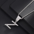 Macro-detail van zilveren hiphop-ketting met letter Z-hanger en ingelegde zirkonia-stenen - Letter Z (Zilver) / 20 inch Touwketting