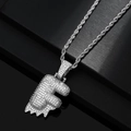 Dettaglio del pendente lettera F in argento con zirconi incastonati e catena a corda classica - F + Catena a Corda (Colore Argento)