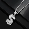 Macro del ciondolo a lettera S stile hip-hop argentato con zirconi su catena a corda - S + Catena a Corda (Colore Argento)