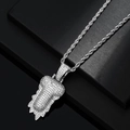 Dettaglio del ciondolo a scudo hip hop argento con micro-pave di pietre di zirconia - T + Catena a Corda (Colore Argento)
