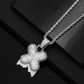 Dettaglio del ciondolo a lettera X in argento con zirconi e catena a corda stile hip-hop - X + Catena a Corda (Colore Argento)