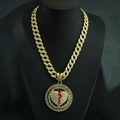 Dettaglio collana hip-hop dorata con pendente a cuore spezzato rotante e zirconi - Ciondolo Oro con Catena Cubana
