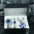 Dettaglio di un set con orologio di lusso, bracciale cubano e collana con ciondolo terra - Argento Con Scatola Regalo
