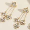 Detail von langen goldenen Ohrhängern mit Marquise-Kristallen im floralen Blattdesign - Blumen Quasten Ohrringe (ES2337-6)