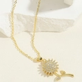 Dettaglio della collana con pendente a girasole rotante e zirconi su pietra - XL2642-4 Collana Grande con Fiore Ruotabile