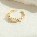 Detailweergave verstelbare gouden ring met rechthoekige zirkoon en blauw evil eye emaille - Witte Zirconia (JZ0347-1)