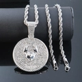 Dettaglio del ciondolo zodiacale Scorpione con zirconi su una catena a corda spessa - Scorpione d'argento / Catena a treccia