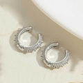 Pendientes huggie plateados con incrustaciones de circón y pequeños detalles de púas - Aros de Circonia con Puntas Plateados (Pendientes de Circonia con Puntas Oro Blanco ES2611-5)