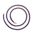 Collana tennis dorata con strass rotondi blu intenso su uno sfondo bianco neutro - Bracciale / 8 pollici (20cm) / Oro
