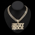 Collana a catena cubana dorata con ciondolo Ruby Rock tempestato di strass scintillanti - Set di Collane (RUBY ROCK) / Catena Cubana da 18 Pollici / Oro