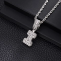 Gros plan du pendentif lettre I hip hop argenté avec zircons sur une grosse chaîne corde - Lettre I (Chaîne Corde 20 Pouces) / Argent