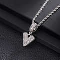 Détail du pendentif lettre V argenté serti de zircons sur une chaîne de type corde - Lettre V (Chaîne Corde 20 Pouces) / Argent