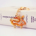 Goldener Schlüsselanhänger mit chinesischem Drachen und orangefarbenem Emaille-Verlauf - Gold