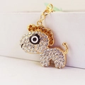 Simpatico portachiavi animale dorato con strass bianchi e ambra su sfondo bianco - Stile Leone/Kylin / Oro