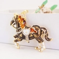 Portachiavi cavallo con strass scintillanti in lega dorata e smalto per borse da donna - Imballaggio Individuale / Grigio
