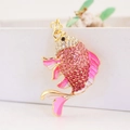 Portachiavi creativo a forma di carpa koi con strass rosa e metallo dorato da donna - Imballaggio Individuale / Rosa